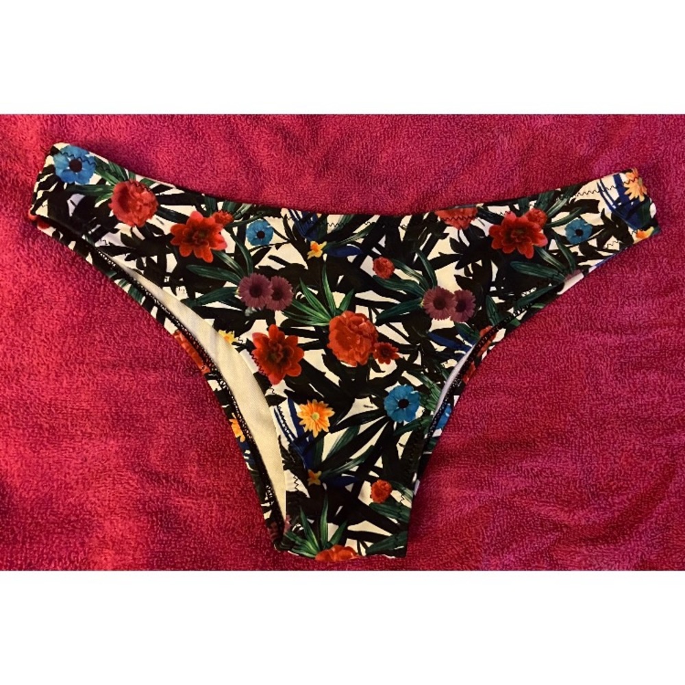 Women’s Floral Cheeky Bikini Bottoms
